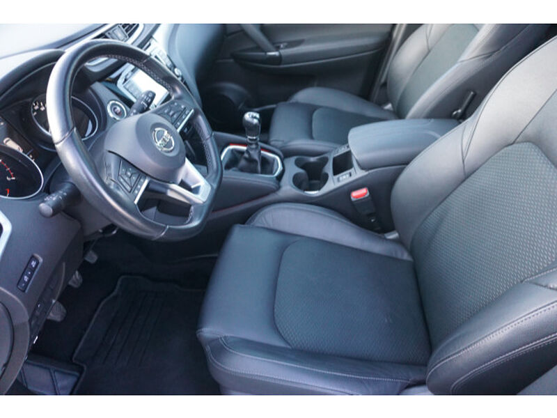 Nissan Qashqai 1.7 dCi Tekna 4x2 | AHK 13 pol abnehmbar | 360° Kamera | LED | Sitzheizung